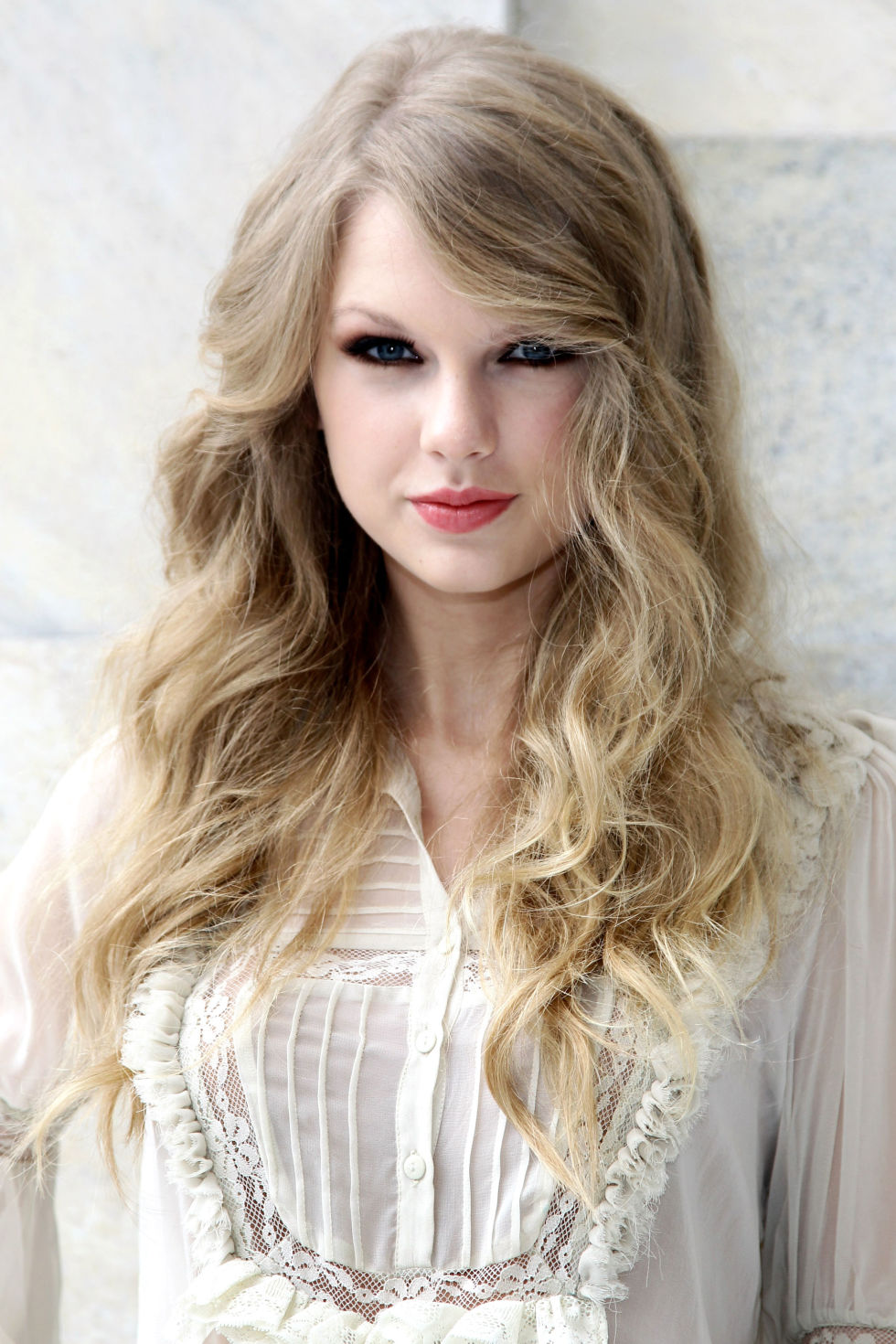 5 Celebrities Who Look Gorgeous With Their Natural Hair